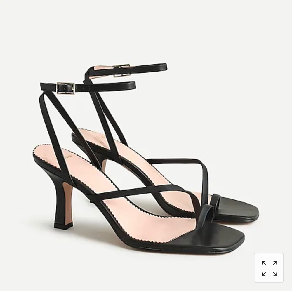 Strappy toe-ring heeled sandal